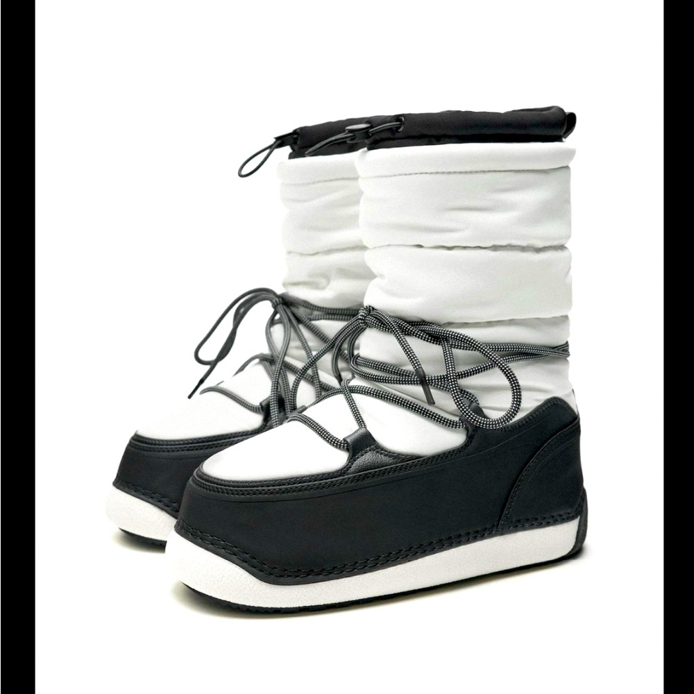 CONTRASTING WATER RESISTANT AND WATER REPELLENT QUILTED SKI BOOTS